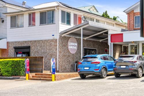 Modern 1-Bed Retreat with Patio & Shed Access