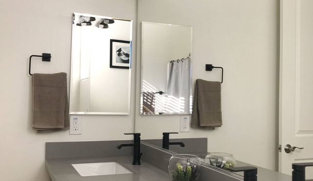 Modern 1-Bed Suite Near Desert Ridge, Mayo Clinic, Waste Management Open