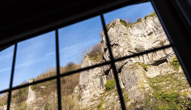 Modern 1 bedroom 1st floor apartment in picturesque village of Stoney Middleton.