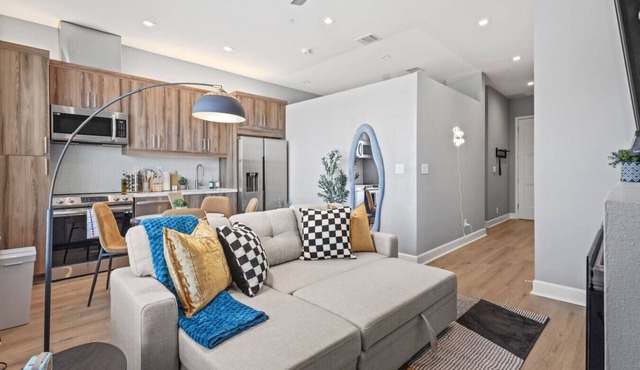 Modern 1 bedroom 2 bed Condo in Heart of Dallas