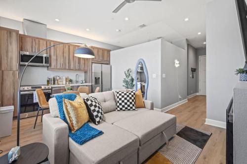Modern 1 bedroom 2 bed Condo in Heart of Dallas