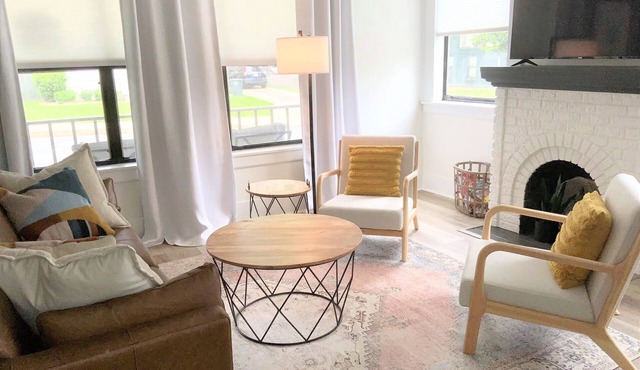 🏠Modern 1 Bedroom Apartment Historic District Sleeps 4 Walkable to Downtown