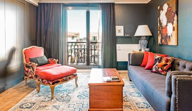 Modern 1 Bedroom Apartment In The Italian Forum