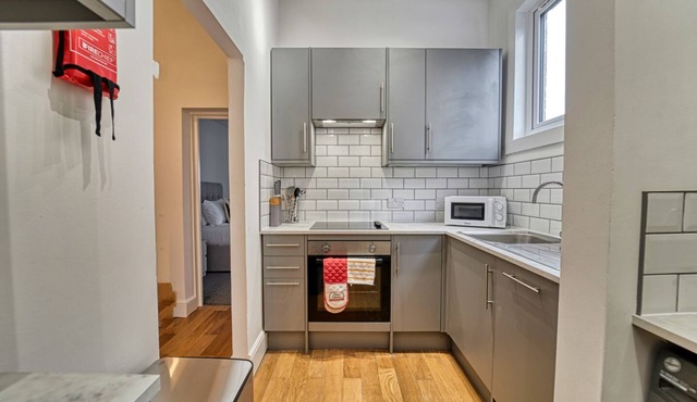 Modern 1 Bedroom Apartment.