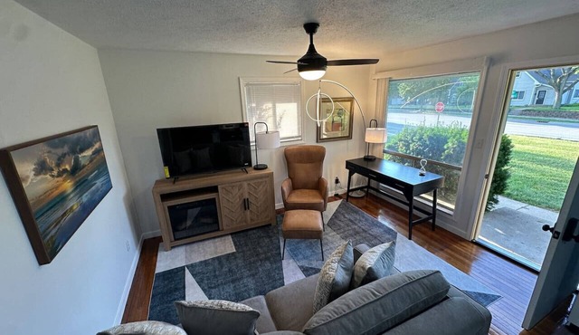 Modern 1 Bedroom Apartment in Plainfield Indiana Near Parks and Indianapolis Airport