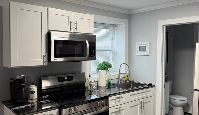 Modern 1-bedroom apartment in charming Whitesboro