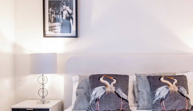 Modern 1-Bedroom Apartment in Chadwell Heath