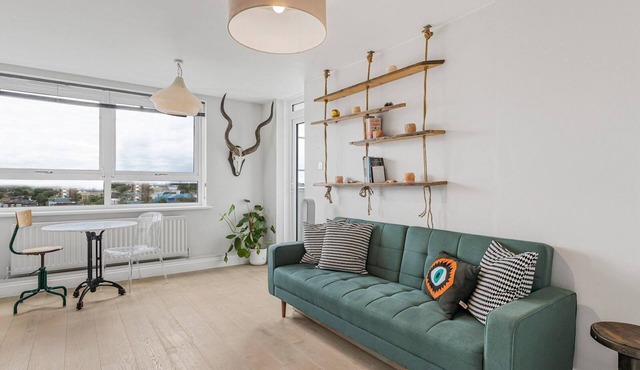 Modern 1 bedroom Apartment with views on West London - Pass the Keys