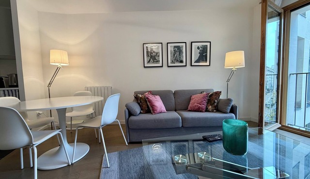 Modern 1-bedroom apartment - square Duranton