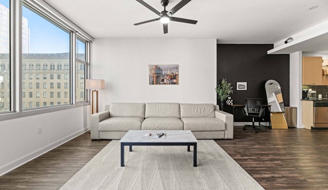 Modern 1-Bedroom City View High Rise Condo with Balcony Gym Pool Free Parking