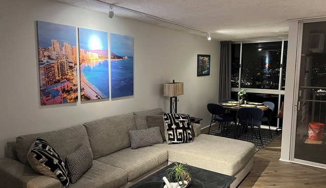 Modern 1-bedroom condo in lovely Honolulu with WiFi, AC, Parking