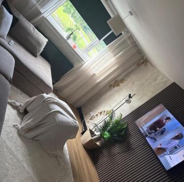 Modern 1 bedroom flat full flat