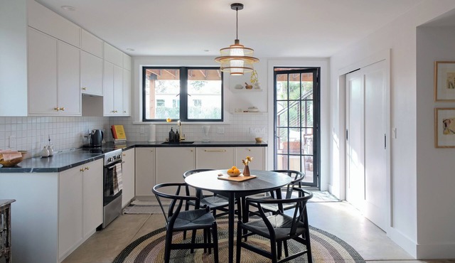 Modern 1-bedroom garden apartment in Berkeley Victorian