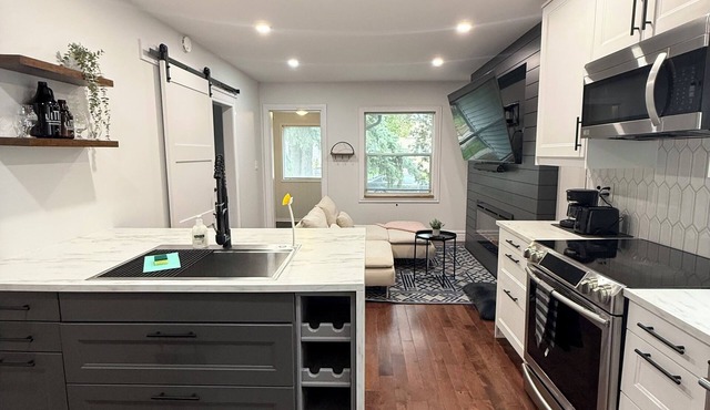 Modern 1-Bedroom Getaway Near The Forks & St.B