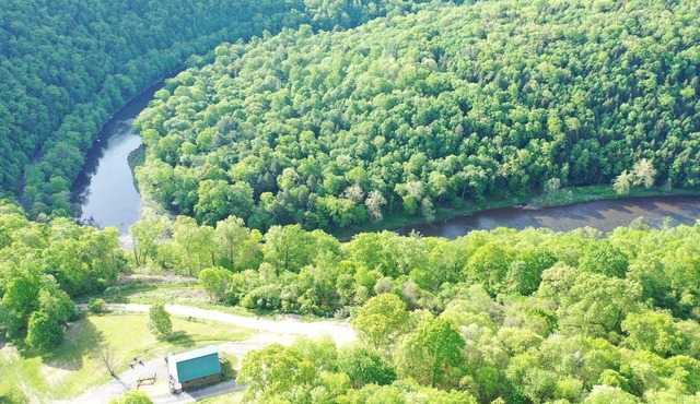 Modern 1 bedroom Guest House with sweeping views of the Redbank Creek and Valley