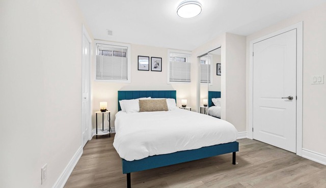 Modern 1 Bedroom Oakville Suite Parking Private Pets Allowed