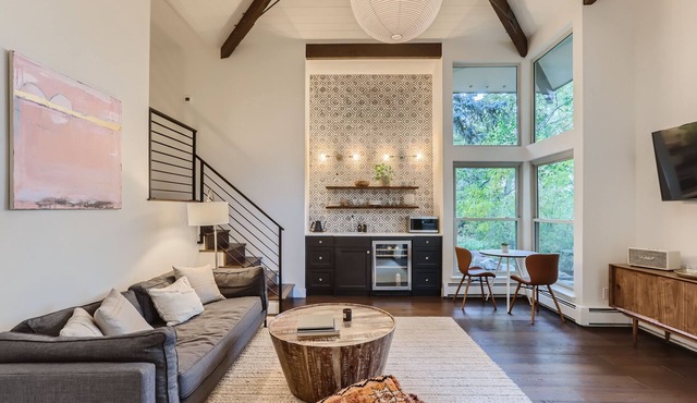 Modern 1-bedroom suite with private fenced yard & deck near trails, CU, downtown
