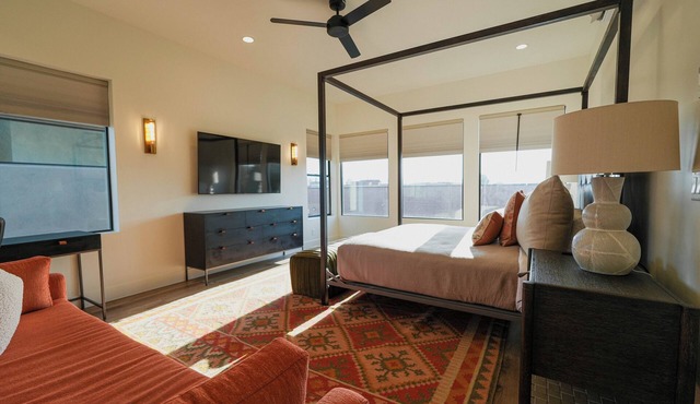 Modern 1-bedroom villa in Ivins with WiFi, AC, and access to pool, hot tub