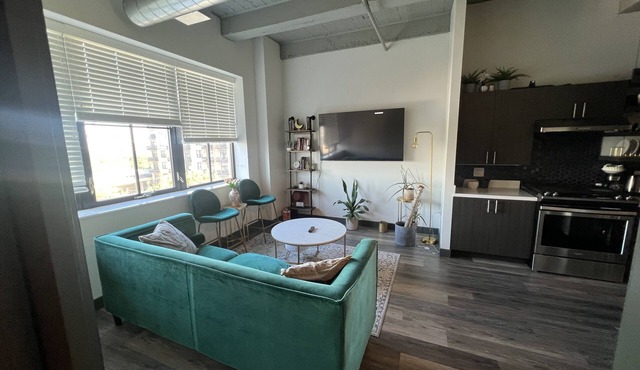 Modern 1-bedroom with access to GYM and Lounge! Close to McCormick