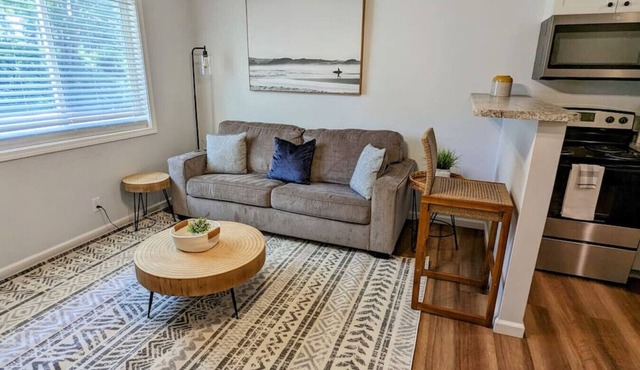 Modern 1 BR by DT Davenport [45DAYS+] Pet Friendly