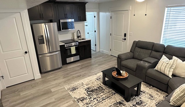 Modern 1 BR + Kitchen Comfort
