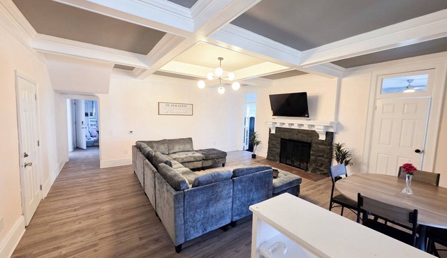 Modern 1 BR Near York - Sleeps 3 - Renovated