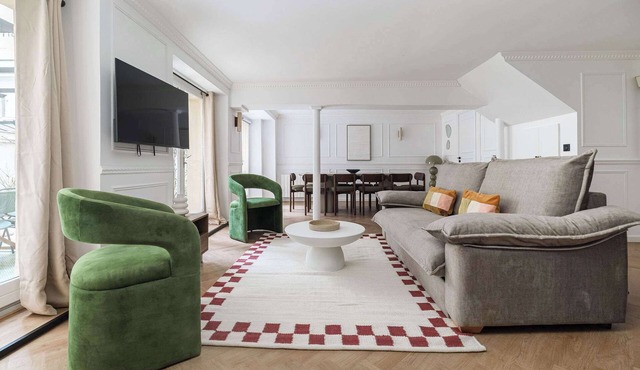 Modern 10PAX/4BDR apartment in the center
