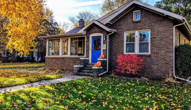 Modern 1920's Bungalow ~ 5 Minutes from Lambeau Field