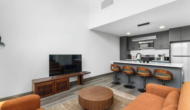 Modern 1B1.5B Loft w/Gym + Parking