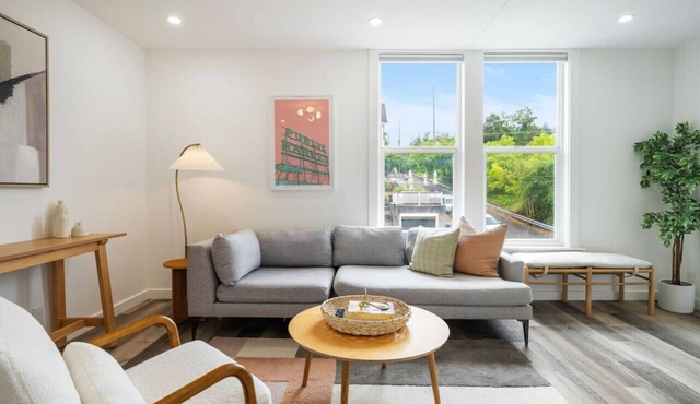 Modern 1BD Apt–Perfect Location!