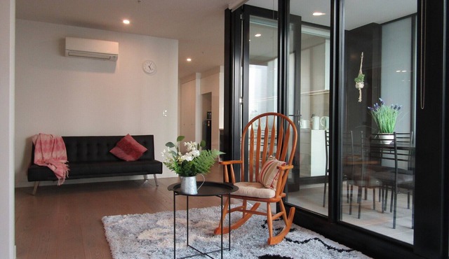 Modern 1BD Apt w free parking in central Brunswick