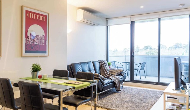 Modern 1BD in Tranquil Parklands