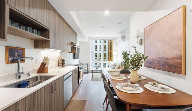 Modern 1BD Riverfront - Near Downtown & Attractions!