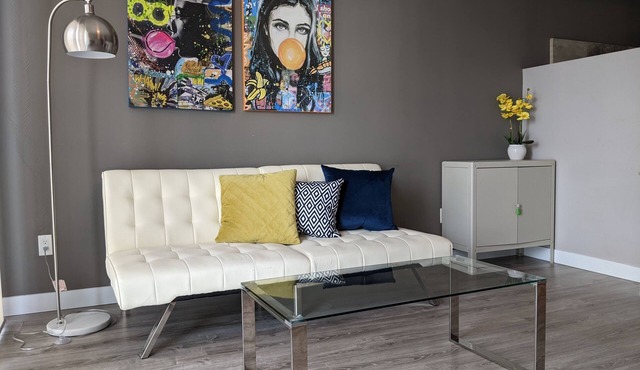 MODERN 1BDR CONDO NEAR UNIVERSITY