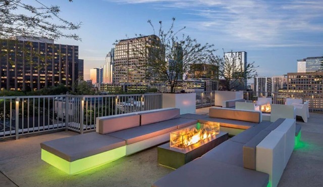 Modern 1BdRm -Ready for your F1 Race Weekend -Oct. 17-21 Downtown & Close to all