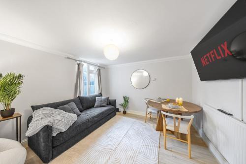 Modern 1BR - 10 Min Walk to Gravesend Station