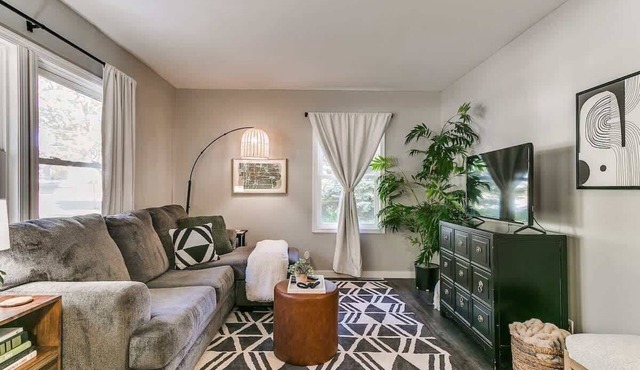 Modern 1BR/1BA Chic UrbanRetreat