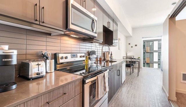 Modern 1BR 1BA - Long Term Gym Parking Redmond DT