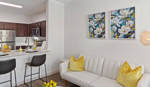 Modern 1BR 8 Minutes To Dallas World Cup Stadium. Free Parking, Gym + Fast WiFi