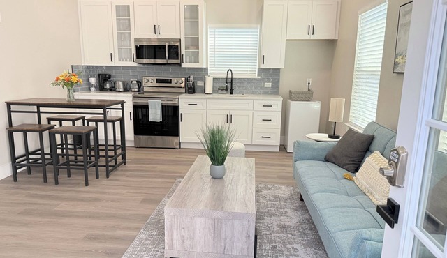 Modern 1BR ADU w/Kitchen, Laundry & Patio