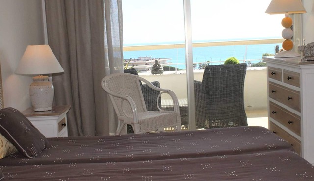 Modern 1BR Apartment, Terrace, Parking, Villeneuve-Loubet Plage