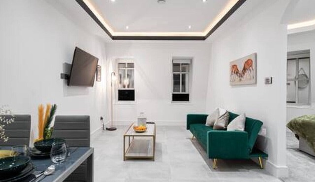 Modern 1BR Apartment Newbury Town Centre