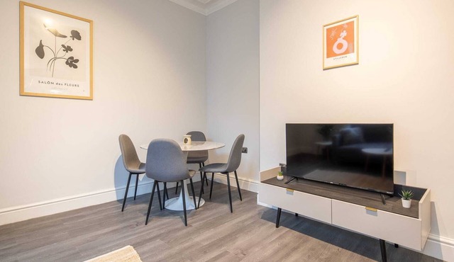 Modern 1BR Apartment with High-Speed WIFI