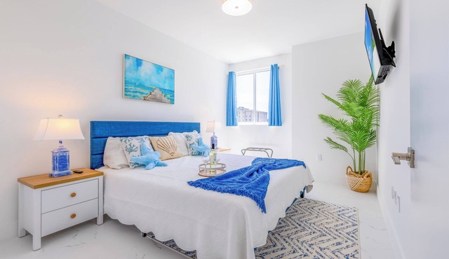 Modern 1BR Apt in Hollywood, FL – 5 Mins to Beach, W/Pool, Gym, & Free Parking