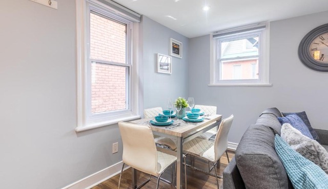 Modern 1BR Apt with King Bed - Little Italy