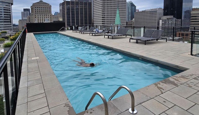 Modern 1BR Apt with Stunning Views and Pool Access