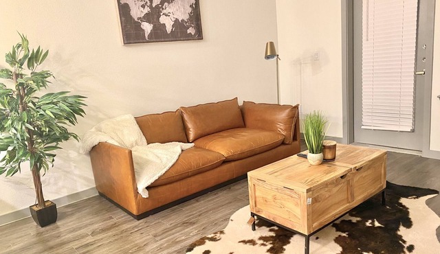⚡️Modern 1BR/BA Mid-Rise w/ 24hr pool+Gym⚡️