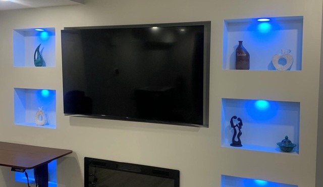 Modern 1BR Entire suite near the Airport