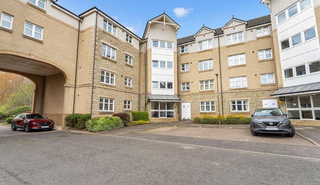 Modern 1BR flat - free parking + lift