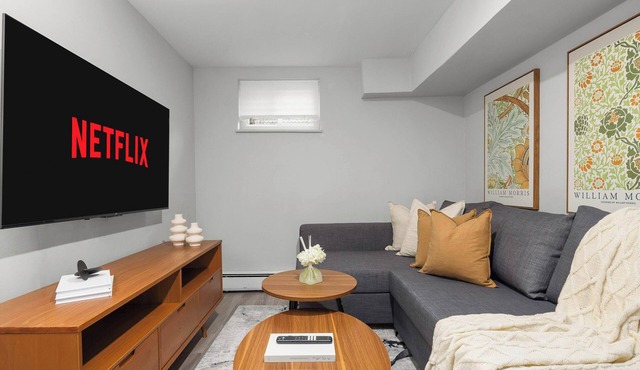 Modern 1BR Gem | Queen Bed | Fast NYC Access